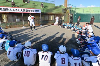 質問に答える岩下選手