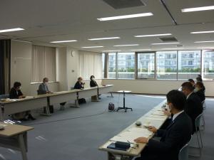 教育委員会定例会　会議中の写真