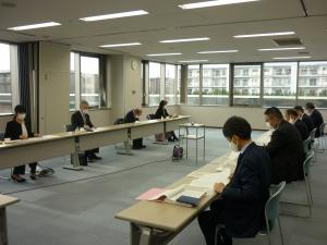 教育委員会定例会　会議中の写真