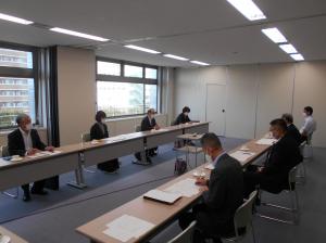 教育委員会定例会　会議中の写真